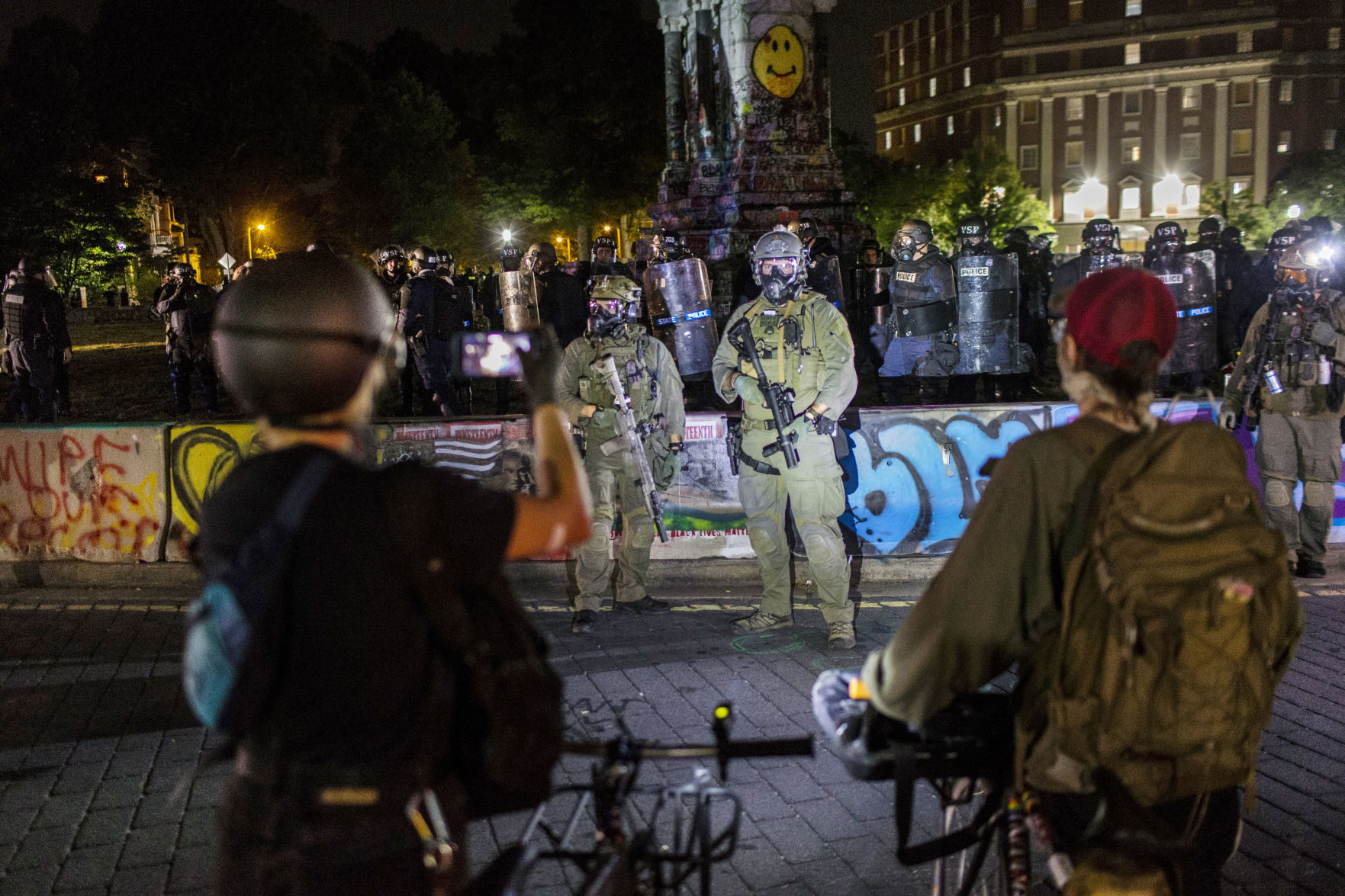 Protest at Lee Monument